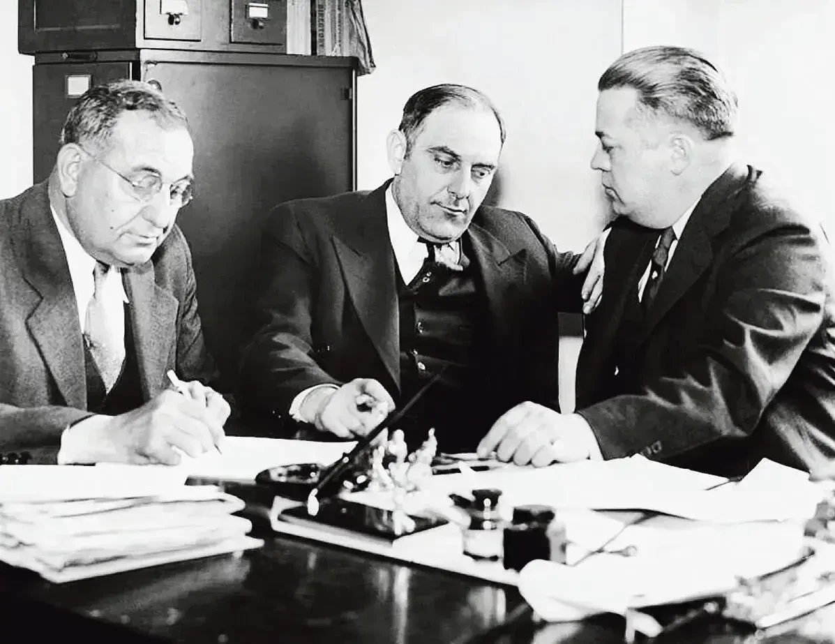 Человек, который «продал» Эйфелеву башню